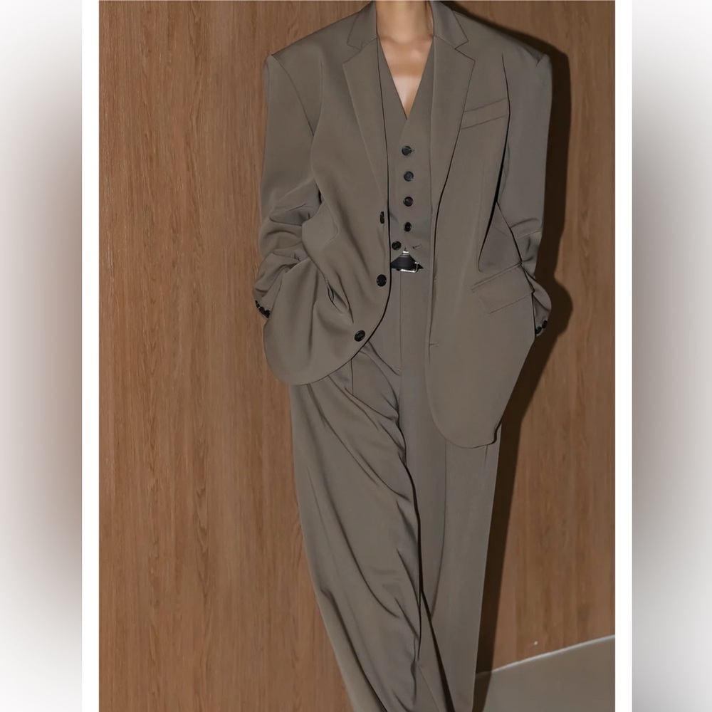 The Frankie Shop Tansy Oversized Blazer in Olive - one size